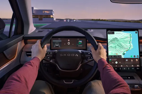 Achter het stuur combineert de Peaq een klassiek Škoda-stuur met een digitaal dashboard, head-updisplay en een groot infotainmentscherm. De elektrische gezinsauto wil duidelijk ook als luxe zakenauto overtuigen.