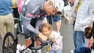 jonas rickaert en z'n dochtertje in de tour