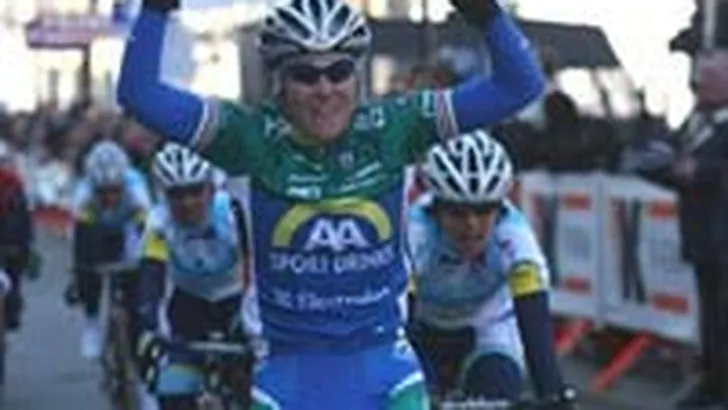 Suzanne de Goede wint Omloop Het Volk