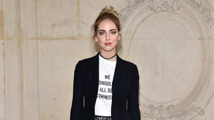 Alle modemeisjes worden met dit shirt gespot tijdens Paris Couture Week