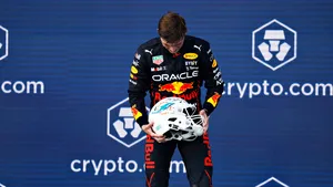 Lachwekkende tv-animatie probeert F1 met football te versmelten 