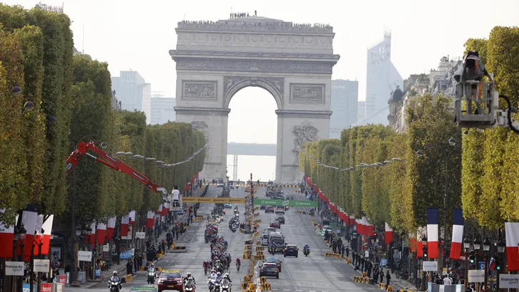 'Parijs wil Champs-Elysées verbouwen tot wandelgebied'