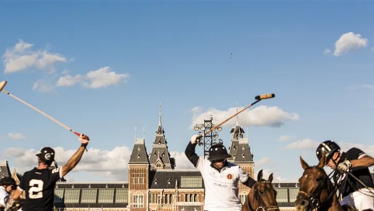 Kom je ook? Het Museumplein wordt één groot poloveld