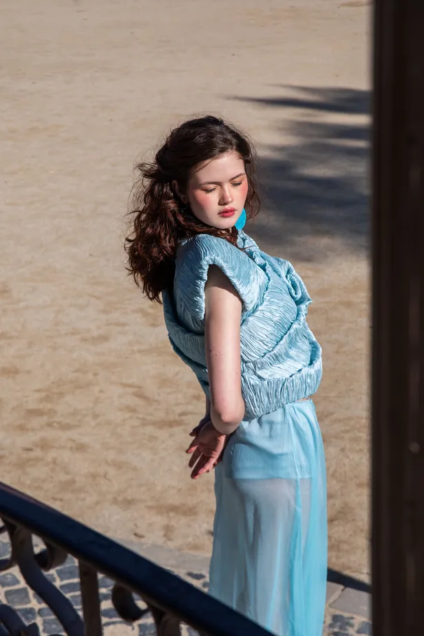 Top en broek: Ozalan’s | Oorbellen: Regina Castillo