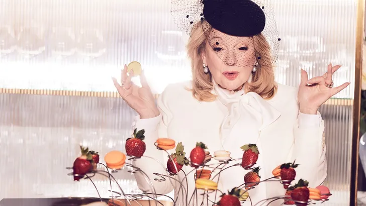 Janny van de Heijden smult van streekproducten