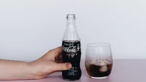 Wat doet Cola Zero écht met je lichaam? De 3 grote vragen (en eerlijke antwoorden) over suiker, aspartaam en je tanden