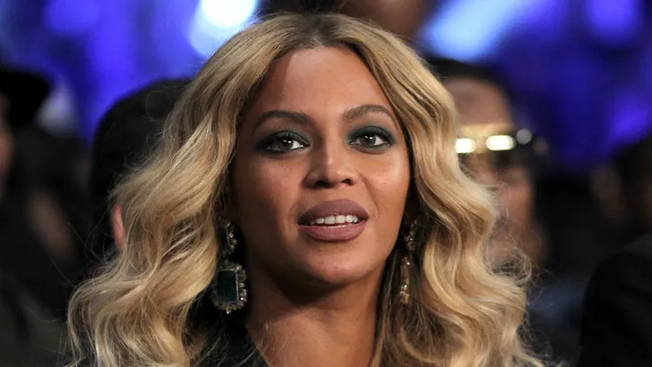 Wauw: Beyoncé verschijnt met babybuik op première