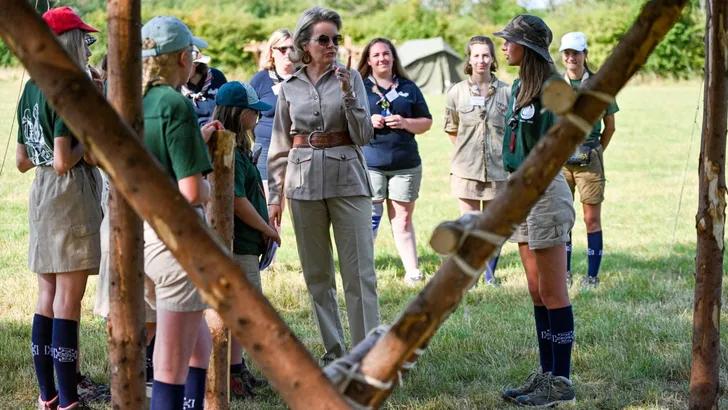 Koningin Mathilde, Troop Beverly Hills Style 