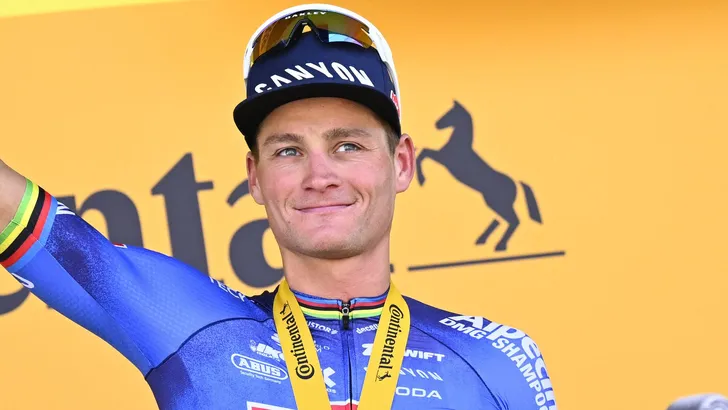 Mathieu van der Poel juicht