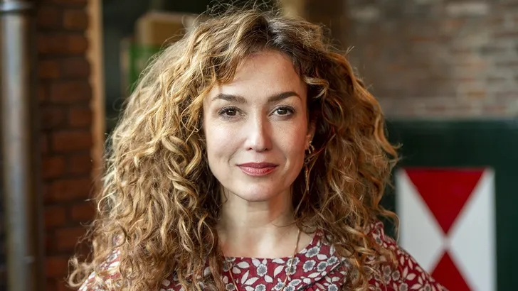 Katja Schuurman (47) geniet van roze bril en verliefde vlinders 