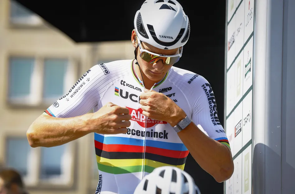 mathieu van der poel in regenboogtrui