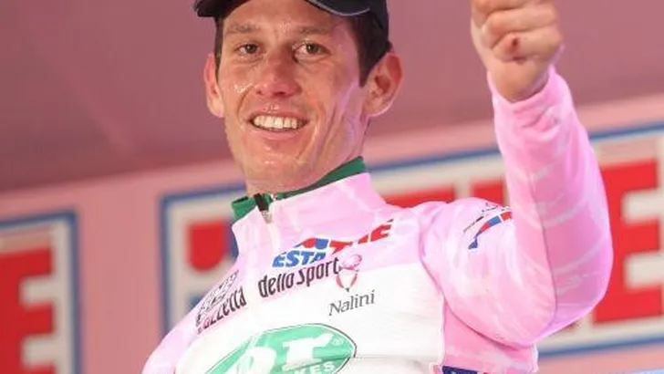 Giro: Visconti verliest roze trui aan Bosisio