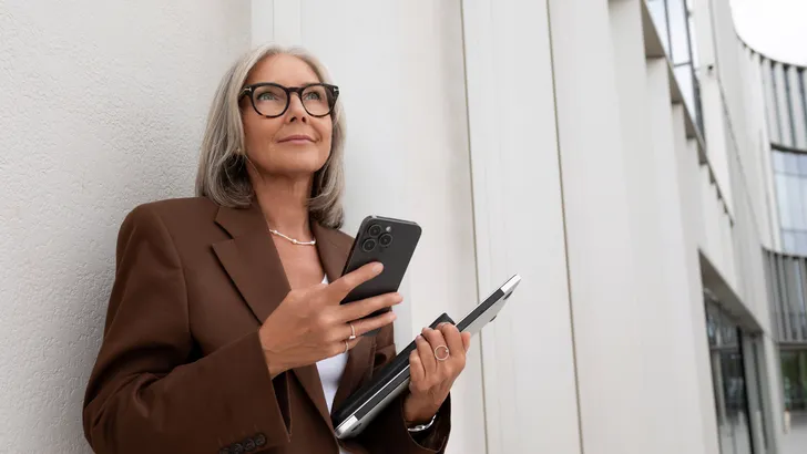 Dit brilmontuur maakt je onnodig streng na je 45ste – en deze bril geeft je juist een frisse, open blik