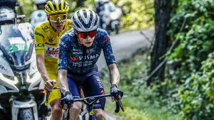 tadej pogacar en jonas vingegaard in de tour de france