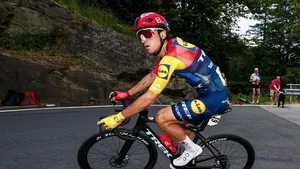 Giulio Ciccone in actie in een bergrit in de Giro.