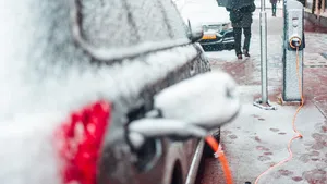 Studie uit Alaska toont aan dat elektrische auto's bij extreme vrieskou betrouwbaarder en goedkoper zijn dan diesels