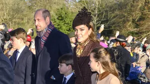 Voelt jouw winterjas na een paar maanden ook wat saai en inspiratieloos aan? Prinses Kate heeft dé oplossing en het is een briljant simpele truc die je look direct een upgrade geeft.