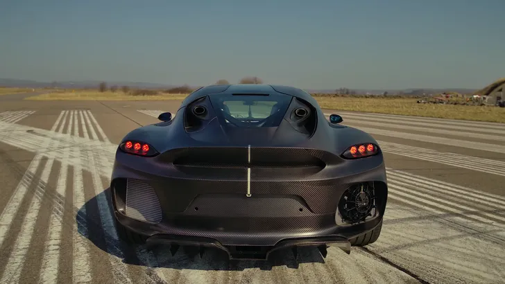 VIDEO: Koenigsegg Gemera klinkt als snelste grasmaaier ter wereld