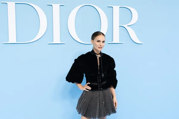 Natalie Portman bij de Christian Dior confectiekleding Lente/Zomer 2025-show