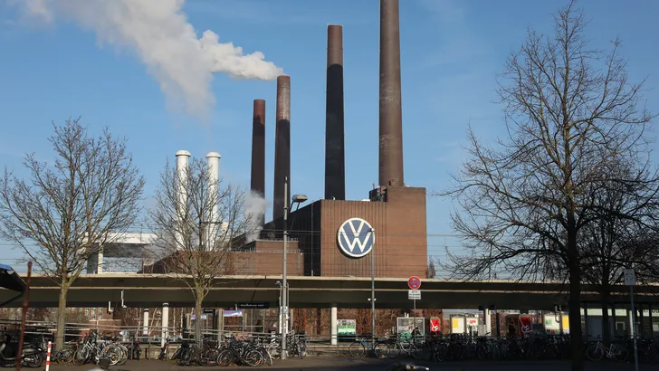 Volkswagen-top overweegt fabriekssluitingen voor extra besparing van 20 procent: vakbond verzet zich