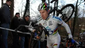 Al rijdt podium in wereldbekercross