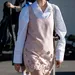 Vrouw met leuke jurk aan tijdens fashion week.