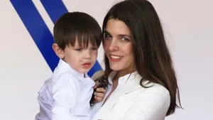 Zeldzame foto’s: Charlotte Casiraghi met zoontje Raphaël