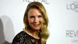 Renée Zellweger doet Ice Bucket Challenge