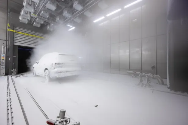 Der neue Mercedes-Benz GLB, Kältekammer Sindelfingen The all-new Mercedes-Benz GLB, Cold chamber Sindelfingen
