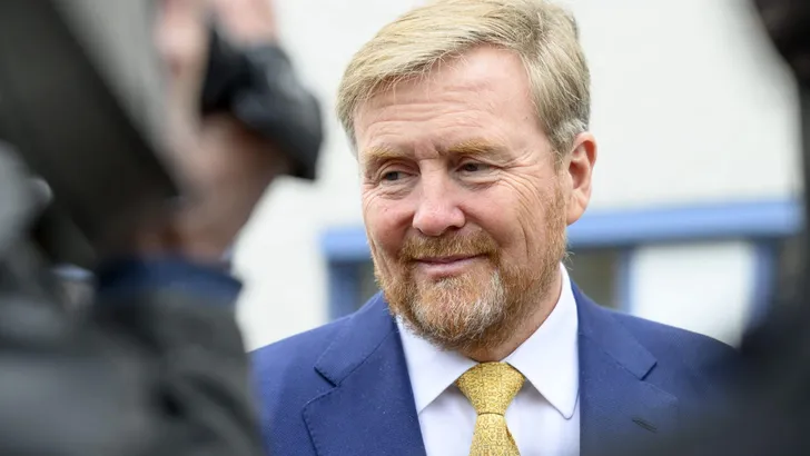 Koning bezoekt Maxima MC