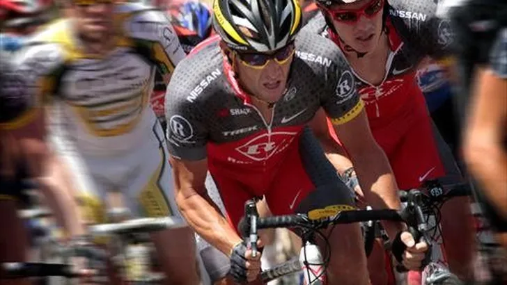Armstrong komt goed weg na val door kat