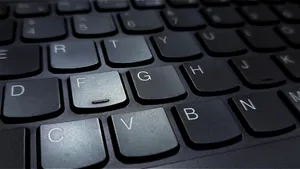 Iedereen ziet ze dagelijks: dit is de briljante functie van de ribbeltjes op de F en J op je toetsenbord