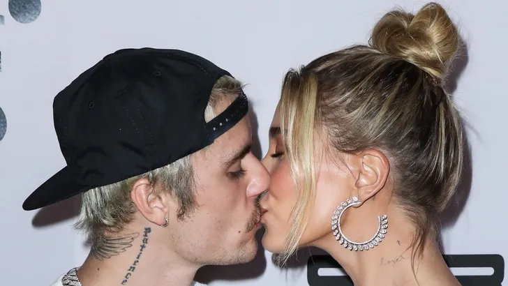 Zien: nooit eerder vertoonde foto's van bruiloft Justin Bieber en Hailey Baldwin