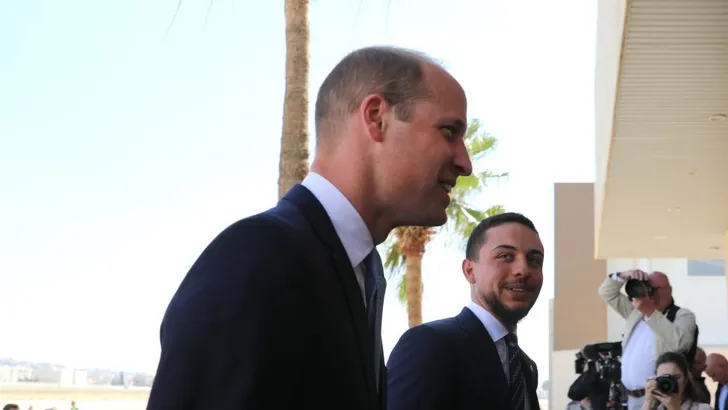 Goal! Prins William en prins Hussein samen onderuit
