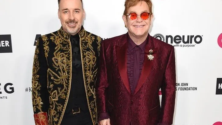 In deze riante villa (à 30 miljoen) gaan zanger Elton John en zijn gezin wonen