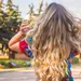 Vrouw met lang blond haar
