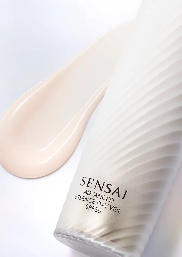 Essence Day Veil SPF50 van Sensai | €190,18 (40 ml)