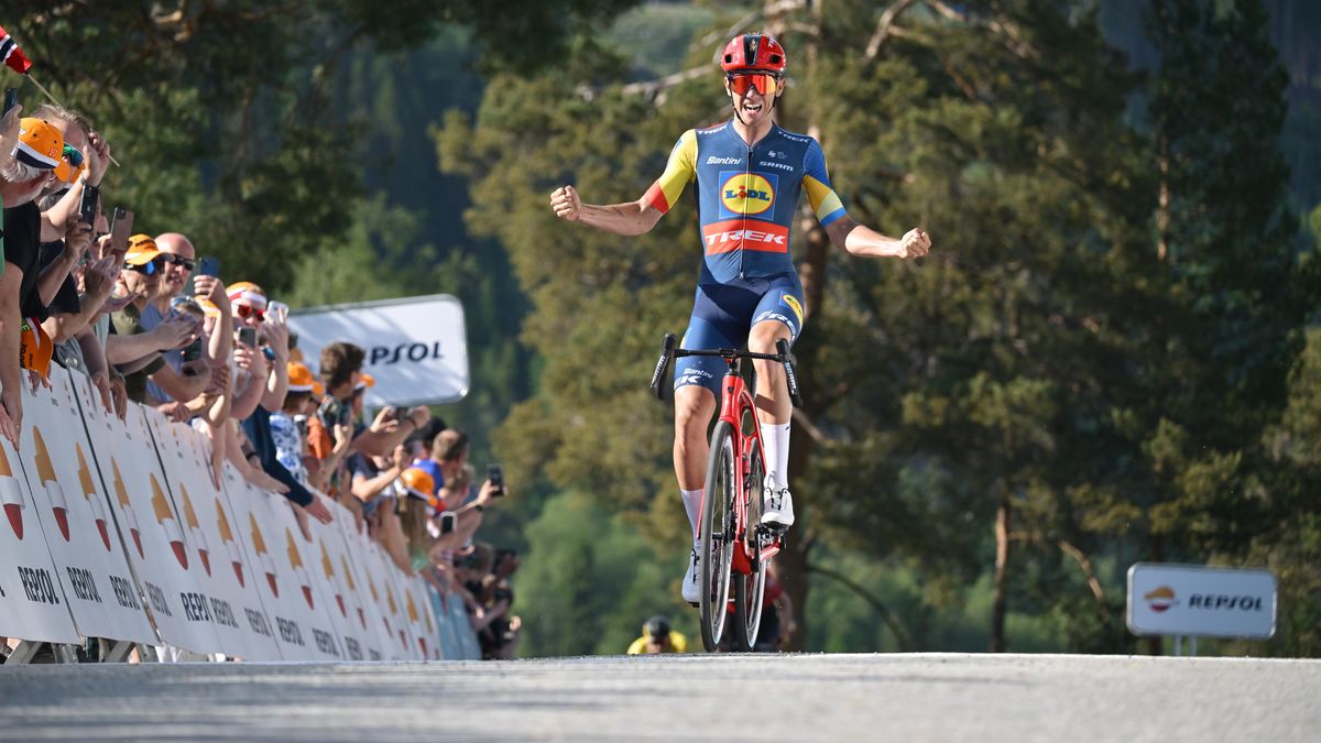 🎥 Nys vinner åpningsetappen av Tour of Norway med mye større kraft, Van Aert taper på den siste stigningen