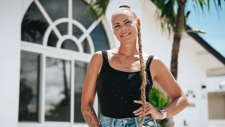 Wist jij dit al? Eline uit B&B Vol Liefde blijkt het zusje te zijn van een héél bekende Nederlandse modeontwerpster. Lees hier alles over hun hechte band!