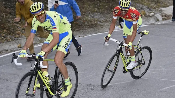 Basso neemt het op voor Contador na kritiek Tinkov