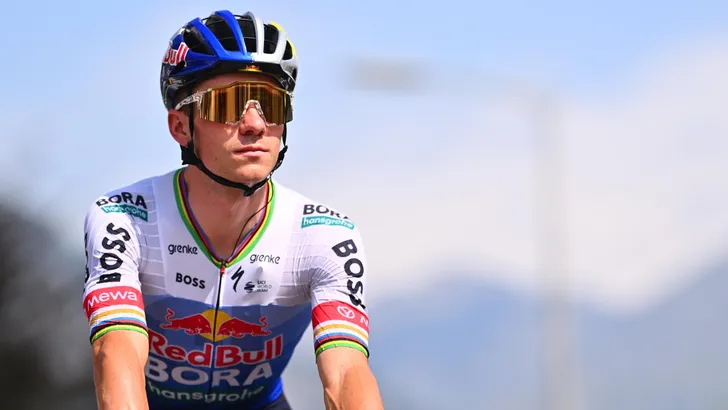 Remco Evenepoel had de ritzege in de twintigste etappe voor het oprapen, maar zette zijn aanval te laat in. Richard Carapaz bleef daardoor uit de greep van Belg. De vreugde van plek twee in het algemeen plaats maakte even plaats voor teleurstelling.