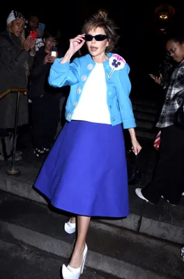 Lisa Rinna ging van top tot teen in Marc Jacobs gehuld.