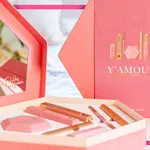 Fabulous Friday Y'Amour – Foto van Y'Amour giftbox op tafel