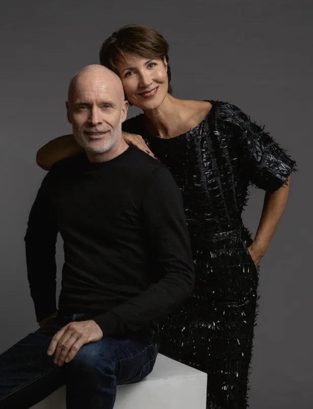 Mart Visser met goede vriendin en fotograaf Monique Koelman 