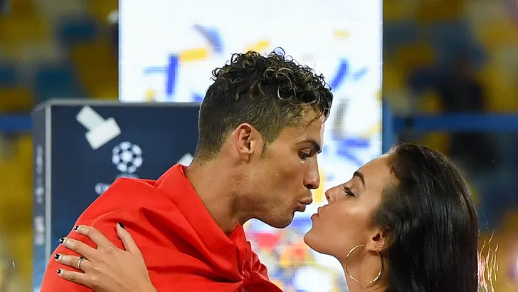 Cristiano Ronaldo is verloofd en dan wel met deze prachtige vrouw 