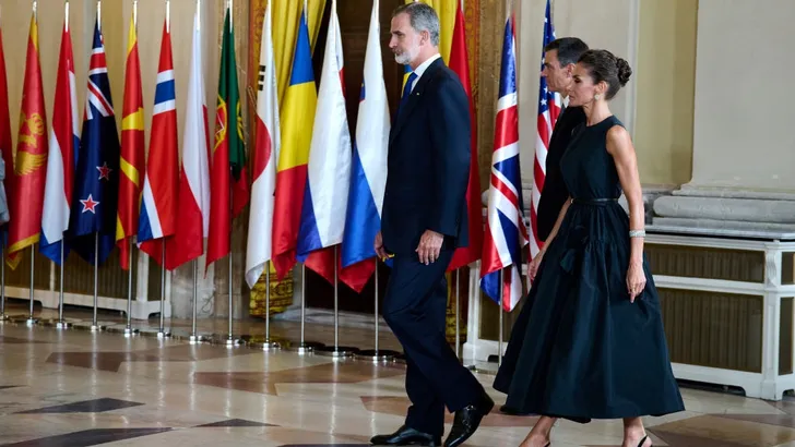 Koningin Letizia's cocktailjurk: royal & retro