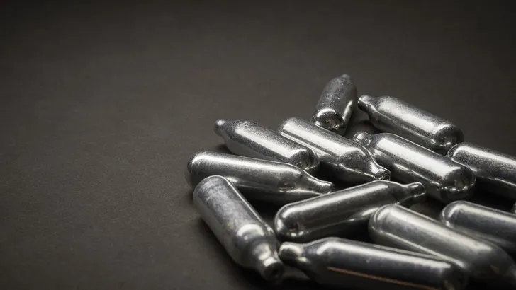 Kledingwinkel deelde gratis lachgas uit aan klanten