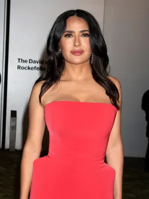 Salma Hayek rode jurk flits donker licht
