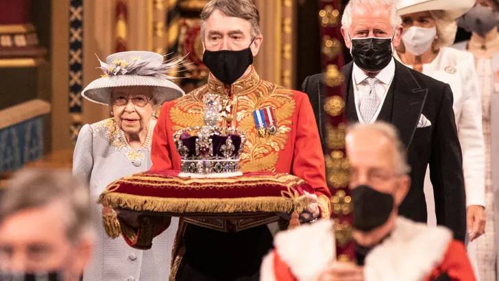 The Queen Keeps Calm and Carries On