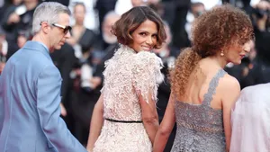 Halle Berry - micro bob